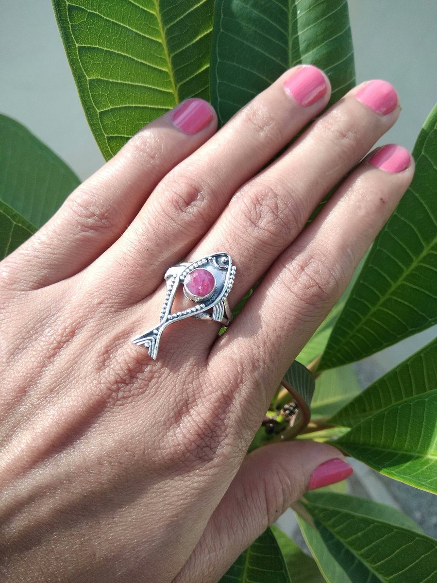 jewelrycreatio1's tweet photo. Ruby Ring,Sterling Silver Ring,Fish Shape Ring,Antique Design,Dainty Ring,Promise Ring,July Birthstone,Ruby Gemstone Jewelry,Gift For Her
Buy At:
https://t.co/L7ZsNYMOe6
#Naturalrubyring #Redstonering #Rubygemstonering #Designering #Julybirthstonering #Promisering #Birthdaygift https://t.co/PkxGtSuVSM