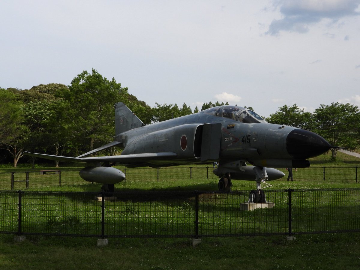 shishimaru2070's tweet photo. #メタセの杜 散歩🚶♀️
ブルーインパルスの遊具は大人気❗️
F-4戦闘機を展示している公園✈︎
物産館には自衛隊グッズが沢山😃
多くの人で賑わっています🙂
#F4EJ改ファントム
#T33A
#ウィング刺繍
#築城基地
#築上町 https://t.co/IXqOkOFOkK