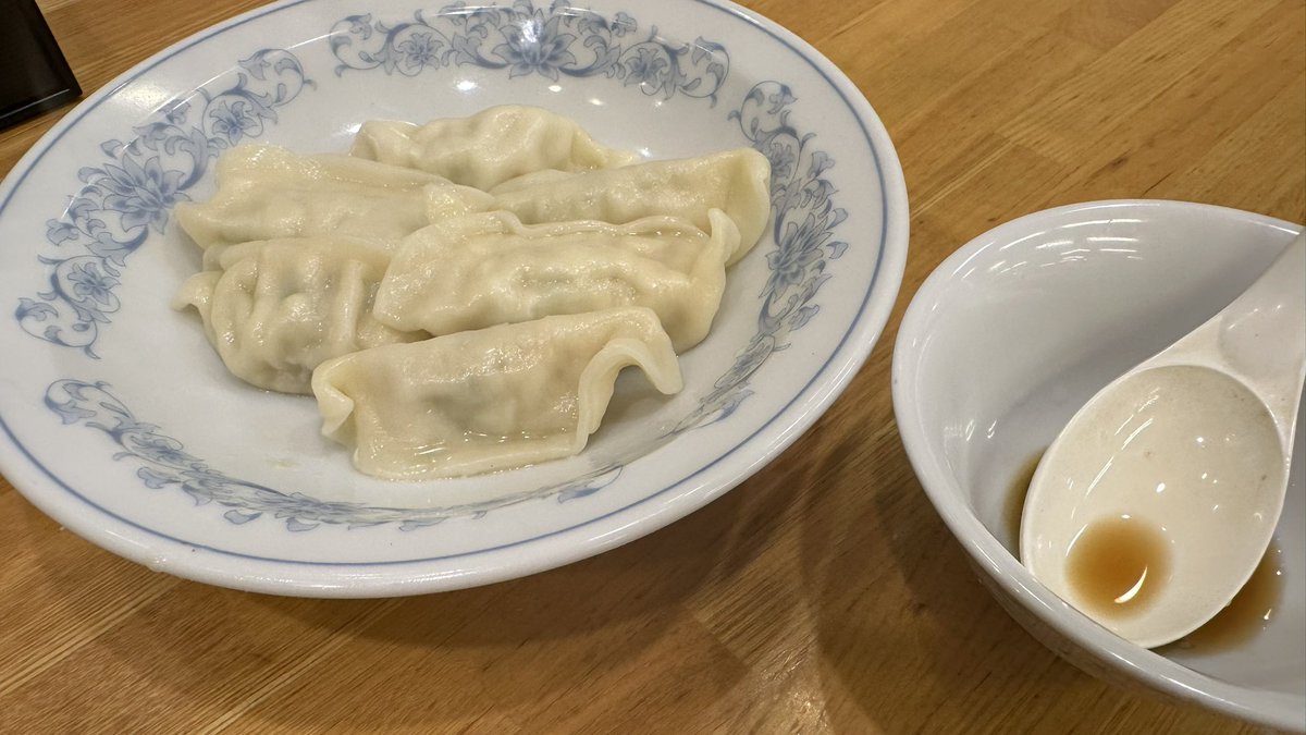 MisterAbe's tweet photo. 満漢全席より、ぎょうざの満州の方が絶対旨いよ！ https://t.co/WiwWMoJDNQ