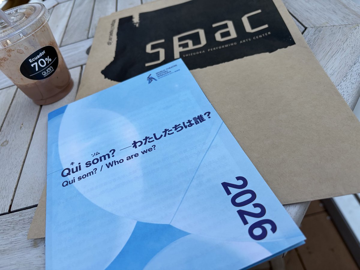 tomcot's tweet photo. 静岡日帰りで初 #SPAC にてQui som?  ナジとバルセロを思わせる重めの作品？なんて思って行ったら、切れ目のない流れるような構成と音楽とユーモアでとても軽やかで素晴らしかった！！私たちは1人ではないというメッセージも心の深いところに届いた！！ https://t.co/UHg0YT4eic