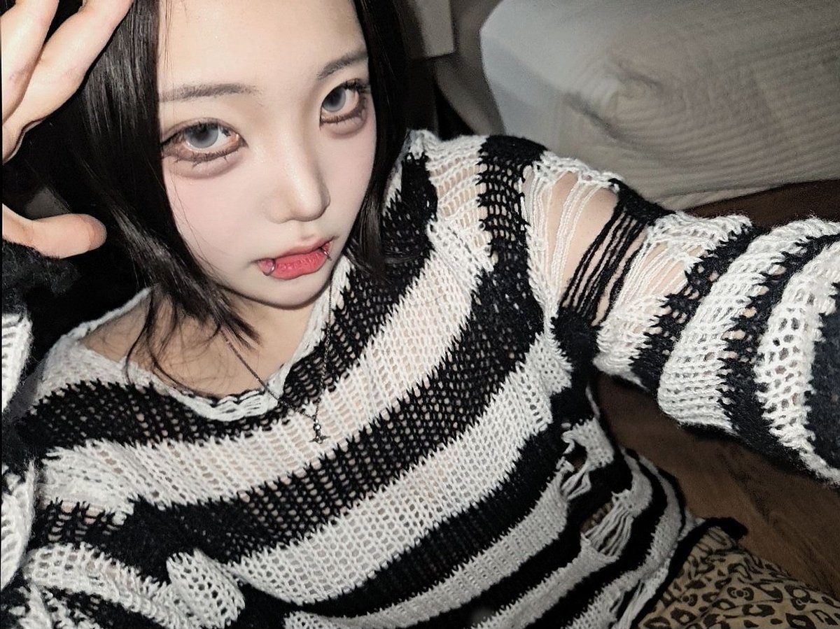 mooooo0000000's tweet photo. 가짜인간 40호
#自撮り界隈 https://t.co/TvBJgxHLwF