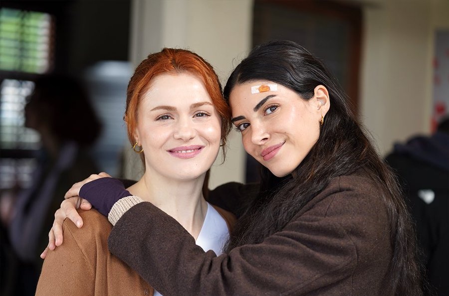 kralicebusraa's tweet photo. Dizide birbirlerine nefret kustuktan sonra onlar 😍 #DenBur #TaşacakBuDeniz https://t.co/dxUdQz26a0