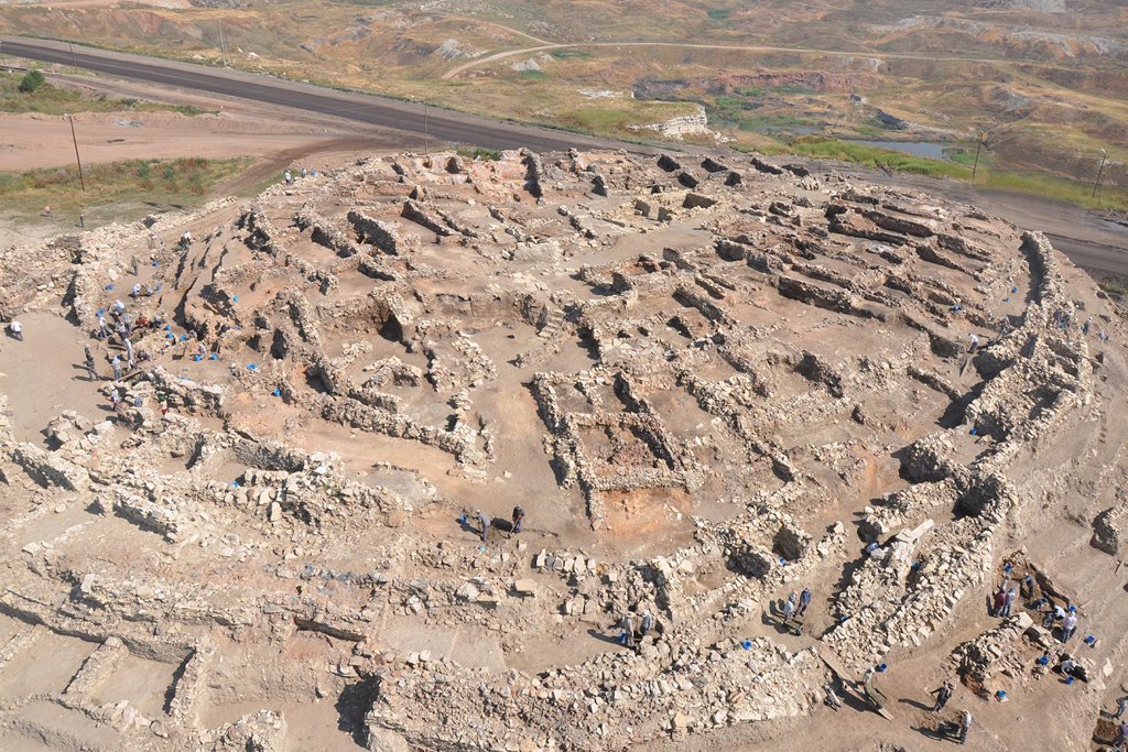 Nearly 4,000-Year-Old Wooden Doors Identified at Seyitömer Höyük in Türkiye

arkeonews.net/nearly-4000-ye…