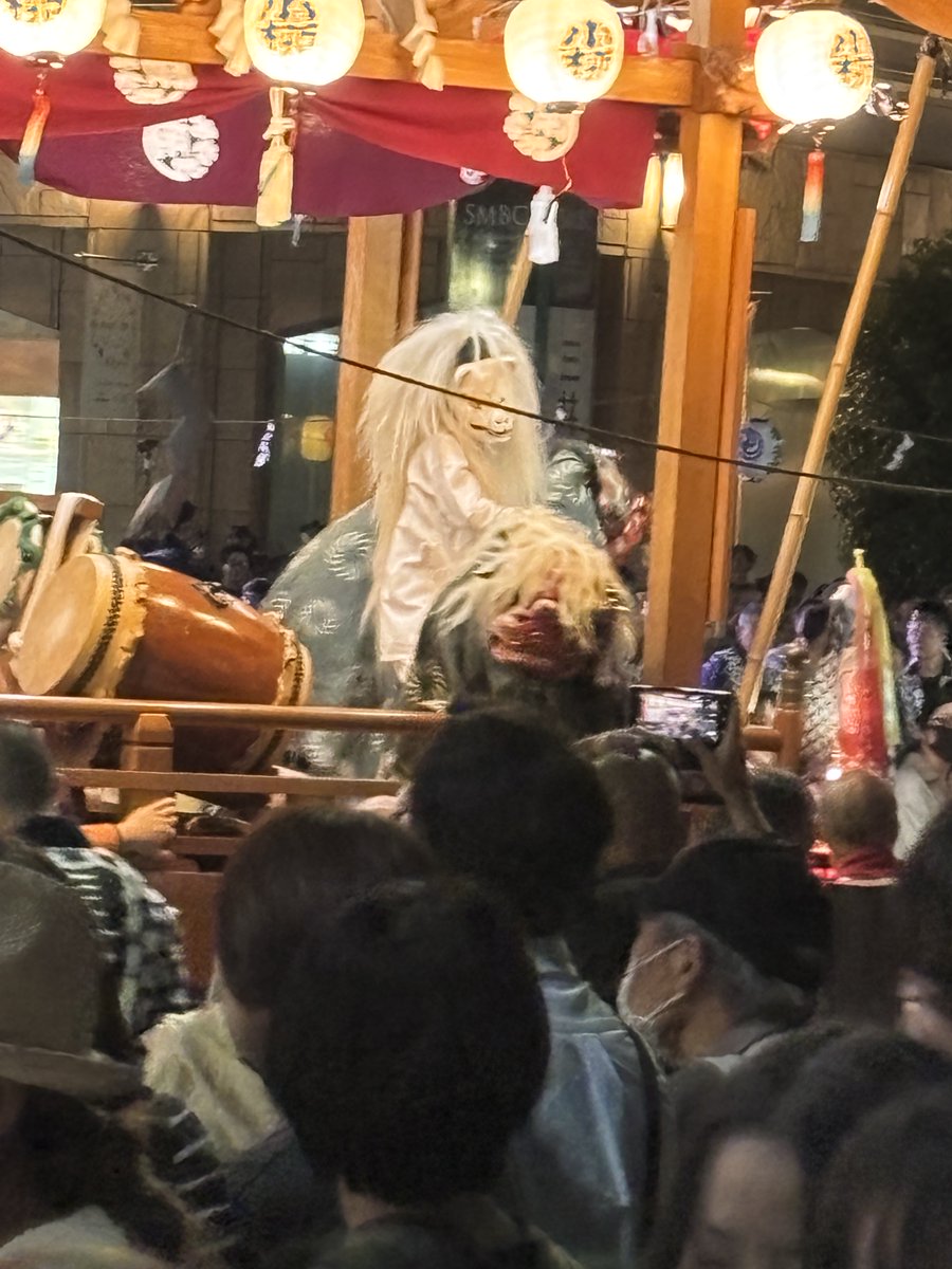 gamonoriko's tweet photo. 実は初のくらやみ祭。
いつでも行ける、そのうちいつかはおしまいにしないとねー。
やっぱりお囃子はいいなぁ https://t.co/GMiHxOzaKx