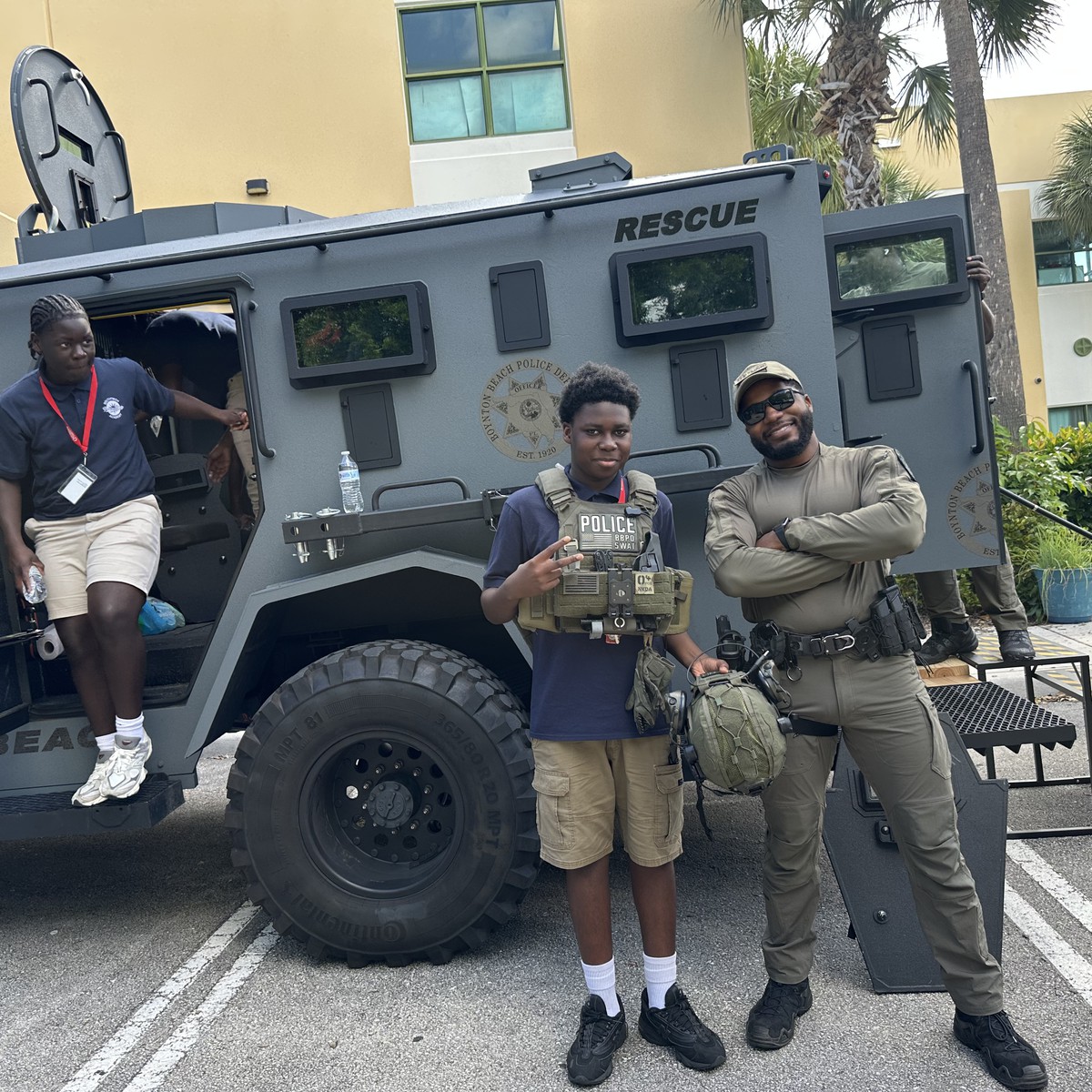 southtechprep's tweet photo. #SouthTechPrep students had an exciting education experience during Law Enforcement Career Day with the Boynton Beach Police Department. The event featured demonstrations and presentations from K9 Units, CSI, SWAT, BB Fire Dept, and more! @BBPD @boyntonbeachpolice #southtechprime https://t.co/gjWFR8NpYH