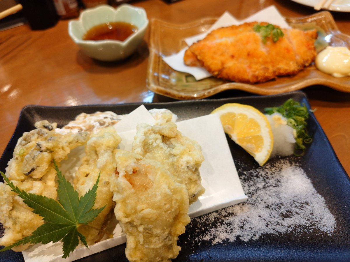 Colonel_Boya's tweet photo. 本日の夜ご飯🙌

広島遠征！！牡蠣とお好み焼きとSTU(笑)お会計1人約2,800円、おいしすぎた🤤STU単独公演いってきまー🤣 https://t.co/Xq52ZDpMhw