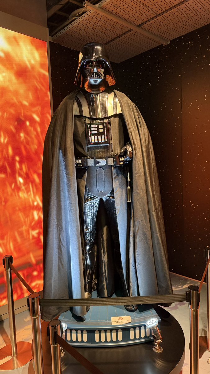 televiossan2's tweet photo. #スターウォーズの日
渋谷は多国籍だった😆 https://t.co/TnN7TWne0x