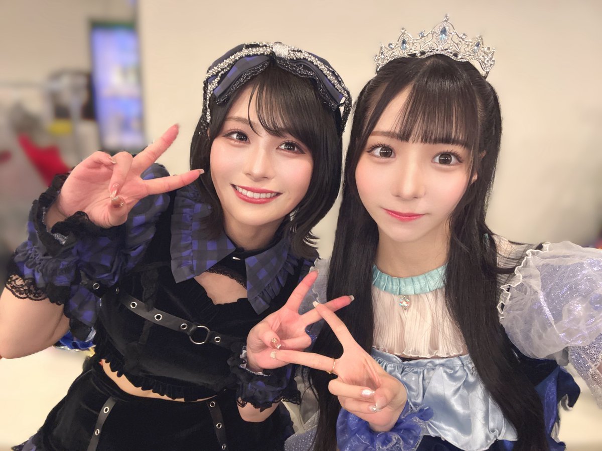 #キラフォレ の佐藤栞さんとお写真撮っていただきました💙💙

メンカラ同じ青㌠...!!!!
今日もお話しできて本当に嬉しかったし、いつもいつも一緒にお写真撮っていただけて、とてもとても嬉しい...🤭💭

ぜひまたライブ一緒の時も、また写真一緒に撮ってもらいたい気持ち...📸✨