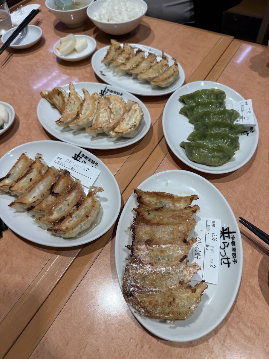 ariykr's tweet photo. 昨日は道の駅大賞全国１位に選ばれた、まえばし赤城へ🚗
食べたかったハンバーガー食べれて満足🤤✨

で今日は来らっせで餃子🥟
10時ピッタリに整理券アクセスして150番台🤣
私が行ってた時間帯で約600組待ち…。
日替わり店でも取ってたので12時頃食べれたけどGWおそるべし😇 https://t.co/KdDiUTKF8j