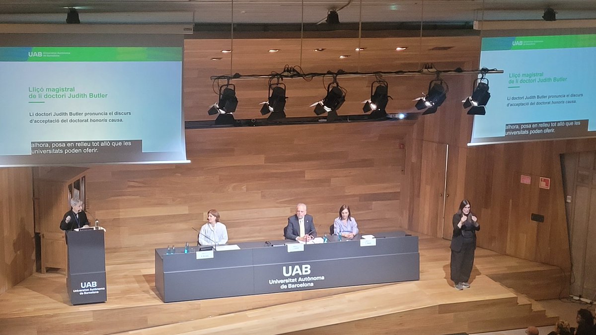agils_com's tweet photo. Avui estem fent #accessibilitat amb #interpretació en #llenguadesignes i #subtitulacióendirecte a l'#UAB a Acte d’investidura de la professora Judith Butler com a doctora honoris causa. https://t.co/7G7v0CPaYU