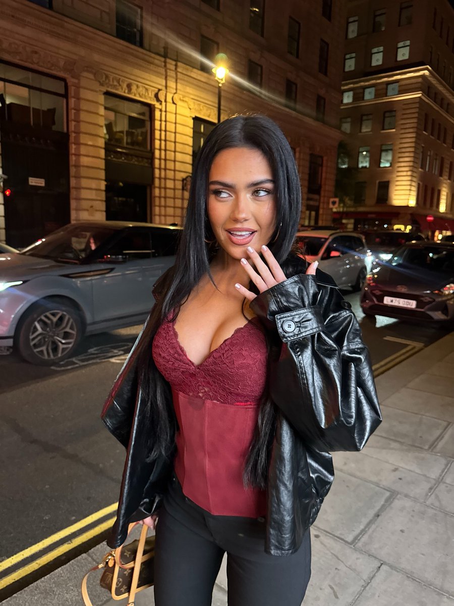 thefemmedaily's tweet image. #RoxanaRosu ✧

#london #oote #uk #fashion #streetstyle #style