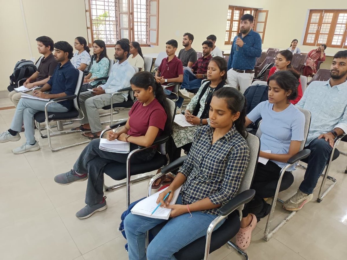 WBSC_BHU's tweet image. WBSC, under the Dean of Students, began Day 1 of “From Stress to Success: 5‑Day Intensive Program.”
Students practiced SWOT reflection, breathing, grounding &amp;amp; positive self‑talk for stress relief. #StressManagement #Wellbeing #Focus 
@VCofficeBHU @dsw_bhu