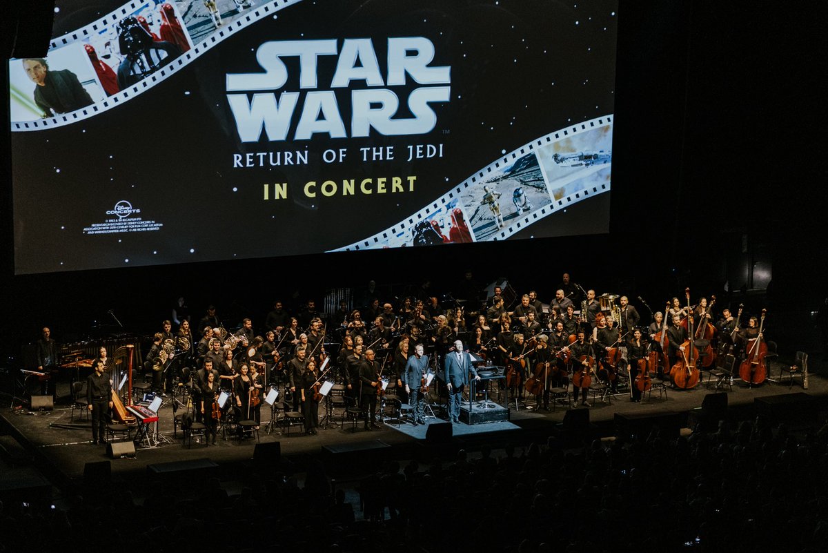 vwarena's tweet photo. Çığır açan görsel efektleri ve hafızalara kazınan müzikleriyle sinema tarihine damga vuran Star Wars efsanesinin üçüncü filmi ‘Return of the Jedi’, Şef Timothy Henty yönetimindeki İstanbul Film Orkestrası eşliğinde Volkswagen Arena’daydı! 

🗓️ 3 Mayıs 2026
📸 Salih Üstündağ https://t.co/aVyc8bh0fI