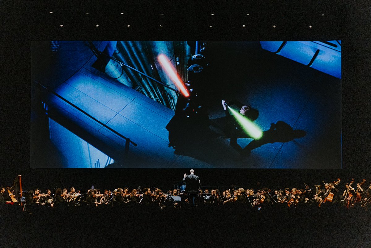 vwarena's tweet photo. Çığır açan görsel efektleri ve hafızalara kazınan müzikleriyle sinema tarihine damga vuran Star Wars efsanesinin üçüncü filmi ‘Return of the Jedi’, Şef Timothy Henty yönetimindeki İstanbul Film Orkestrası eşliğinde Volkswagen Arena’daydı! 

🗓️ 3 Mayıs 2026
📸 Salih Üstündağ https://t.co/aVyc8bh0fI