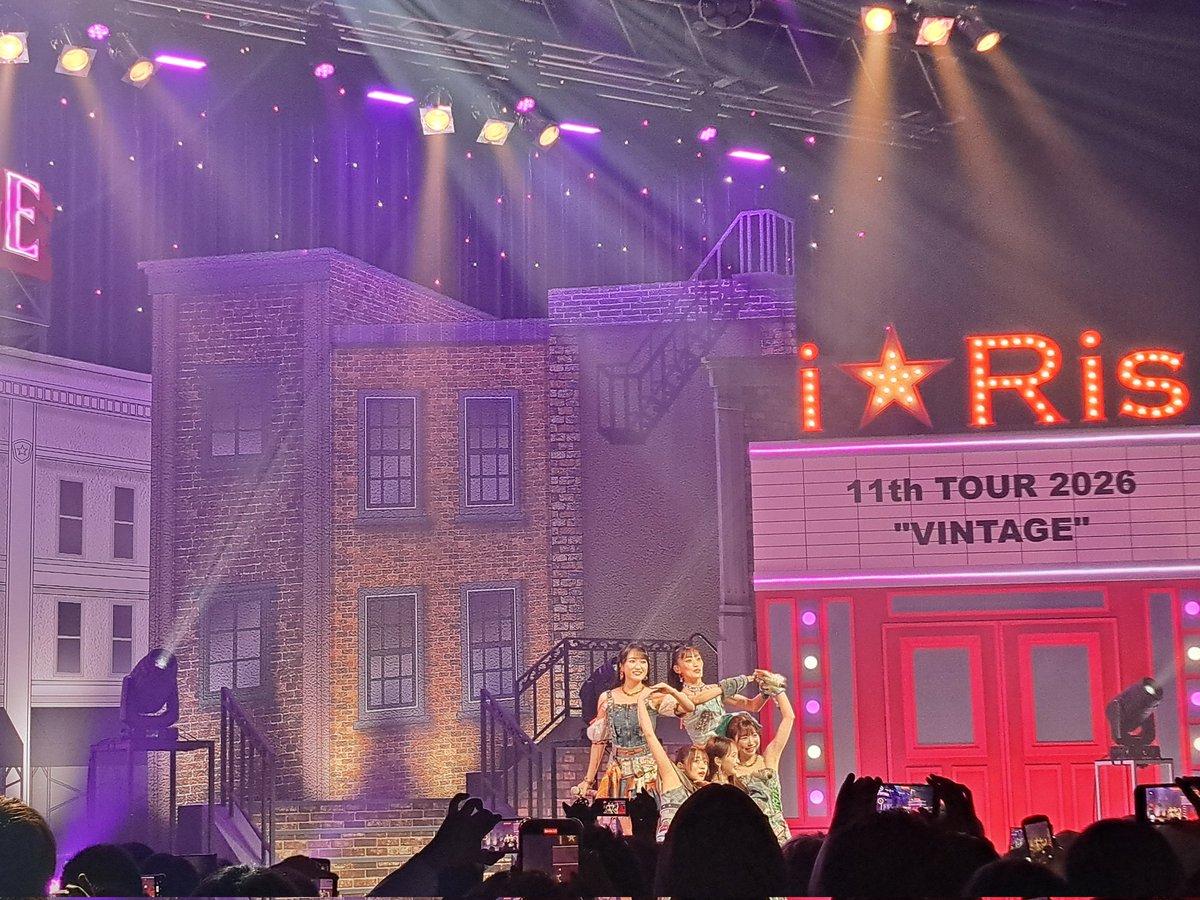CYamaneko's tweet photo. i☆Risライブツアー福岡終了しました！
みゆたんは近くに来れなかったので、これが限界💦
友希ちゃんは綺麗に撮れた！
次は2曲くらい会場まわってくれるといいなぁ😄
#リスツアー　#VINTAGEイイ味出てます　#リスツアー11　#久保田未夢　#若井友希 https://t.co/Ji6gPkTjDW