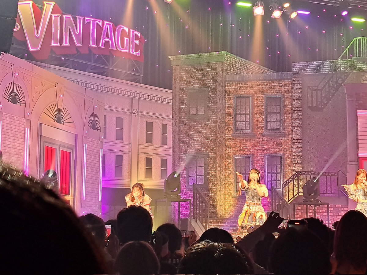 CYamaneko's tweet photo. i☆Risライブツアー福岡終了しました！
みゆたんは近くに来れなかったので、これが限界💦
友希ちゃんは綺麗に撮れた！
次は2曲くらい会場まわってくれるといいなぁ😄
#リスツアー　#VINTAGEイイ味出てます　#リスツアー11　#久保田未夢　#若井友希 https://t.co/Ji6gPkTjDW