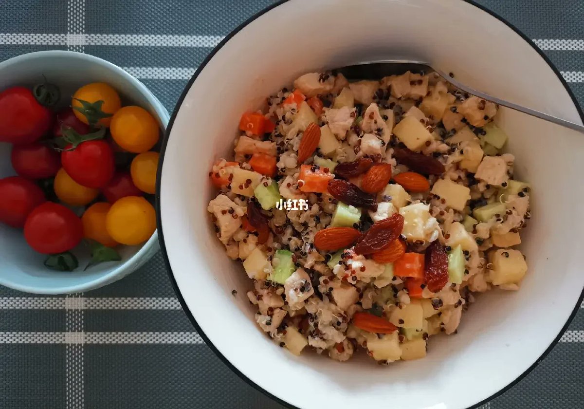 OfficialGIT's tweet image. Swap heavy meals for this light, protein-packed bowl! Grilled chicken, roasted veggies, quinoa u0026 a drizzle of olive oil—all under 400 calories. Fuel your day, trim your waist  #HealthyEating #FatLossMeal