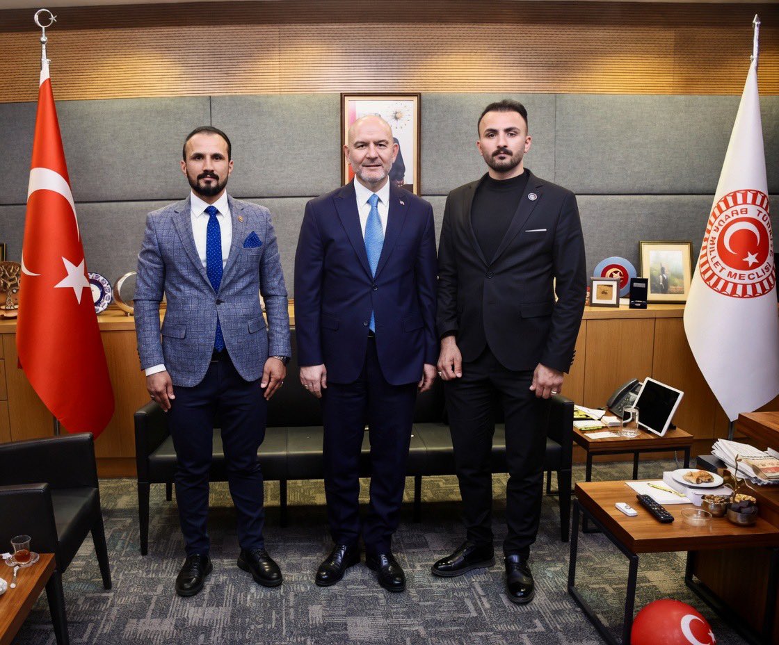 ibrahimsehtoglu's tweet photo. 📍TÜRKİYE BÜYÜK MİLLET MECLİSİ

📌Başkanımız Sayın İsmail Şehitoğlu İle Birlikte Baba Dostumuz Kıymetli Büyüğümüz Önceki Dönem İçişleri Bakanı Ve Şuan Aynı Zamanda İçişleri Komisyonu Başkanı Sayın Süleyman Soylu Bakanımızı Gazi Meclisimizde Ziyaret Ettik

Sayın Bakanımıza İlgi Ve Alakalarından Dolayı Teşekkür Ediyoruz Allah Yolunuzu Açık Etsin İnşallah🤲

@suleymansoylu @ismailsehitogl @Dr_KemalKzlkaya @SiirtValiligi @guvenlikkorucum @TurkiyeGK @ZiyaSozen