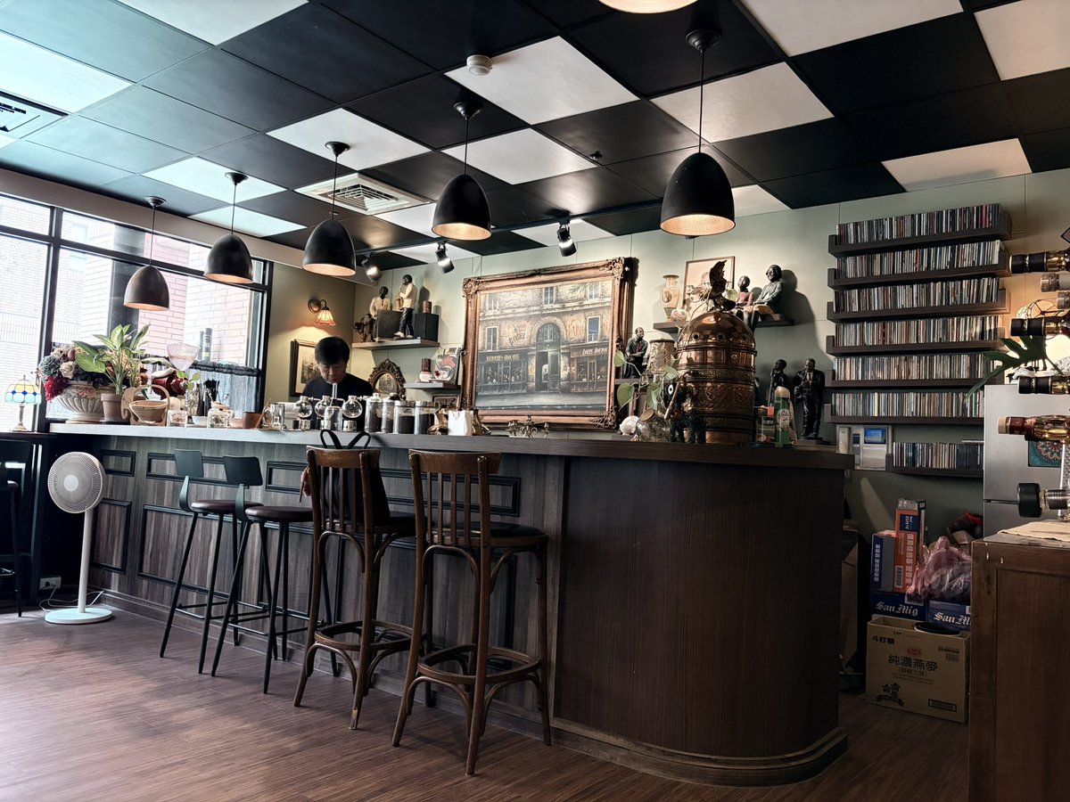 joangosleep's tweet image. #일간알바 #GigoftheDay 
平日無人的社區咖啡廳☕️