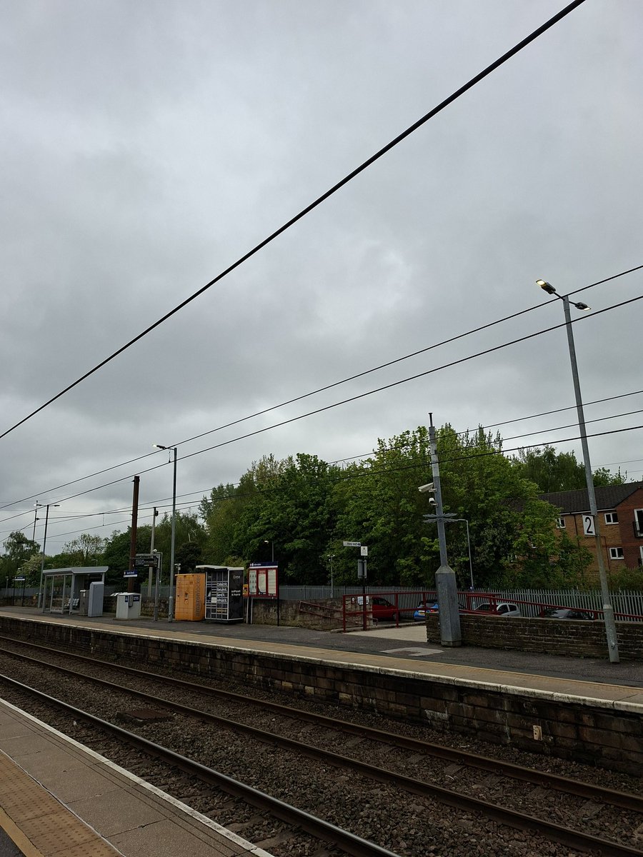 ColinWilliams14's tweet photo. @northernassist Just to report that the floodlights are burning brightly on S Elmsall Station. #netzero https://t.co/NfObZBit08