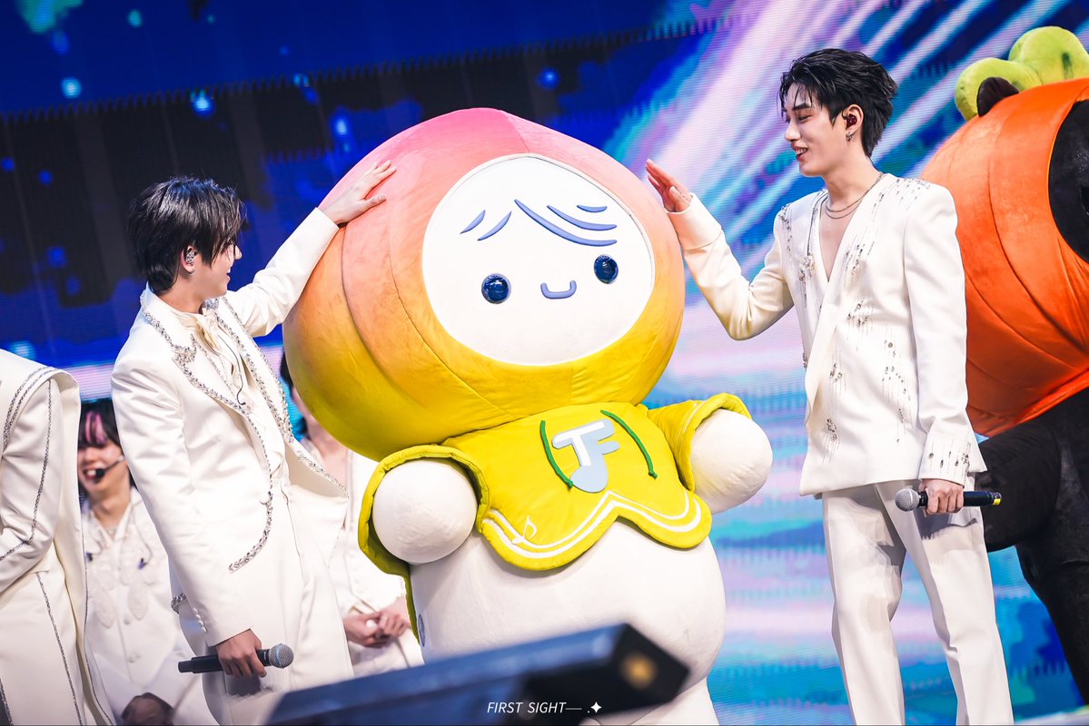 𝘍𝘐𝘙𝘚𝘛 𝘚𝘐𝘎𝘏𝘛── .✦ tweet media