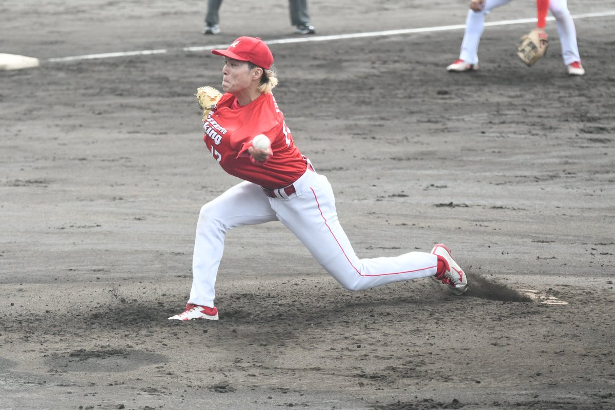 itemae_spirits's tweet photo. 千葉熱血MAKING・米井武瑠投手（筑陽学園高〜横浜商科大〜TDK）。

本日のクラブ選手権千葉県大会準決勝・サウザンリーフ市原戦に先発。

強風が吹き荒れる難しいコンディションでしたが、4安打完封勝利を挙げました。

TDKを退社し、昨季から熱血に加入した変則左腕。 https://t.co/W7LGyio2J5