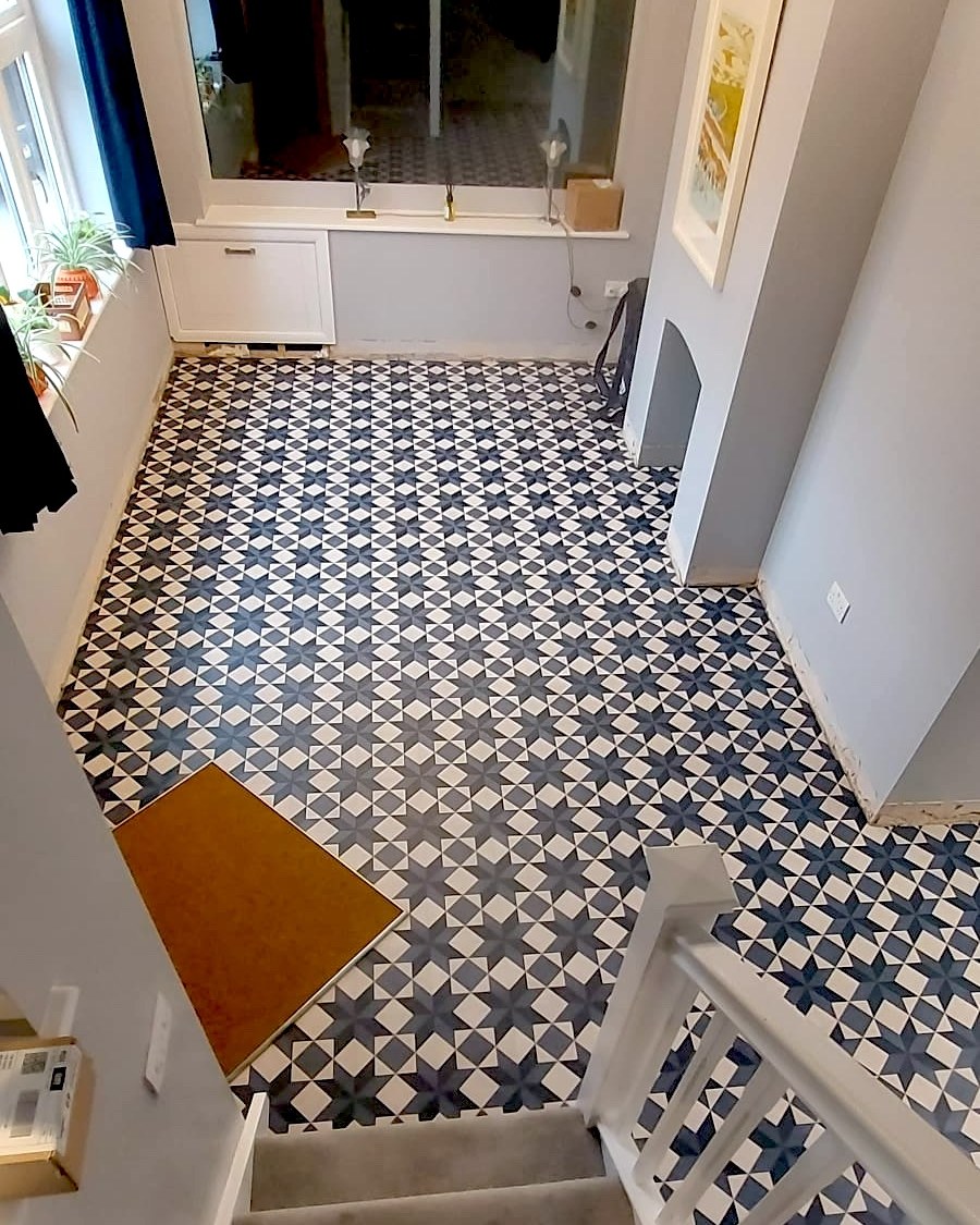 BridgeFlooring's tweet photo. A recent ground floor transformation with @AmticoFlooring Décor 📷
Combining timeless design with exceptional durability by Amtico, this beautifully installed flooring brings character and elegance into the heart of the home. With intricate detailing and a flawless finish. https://t.co/2dYeT9BDce