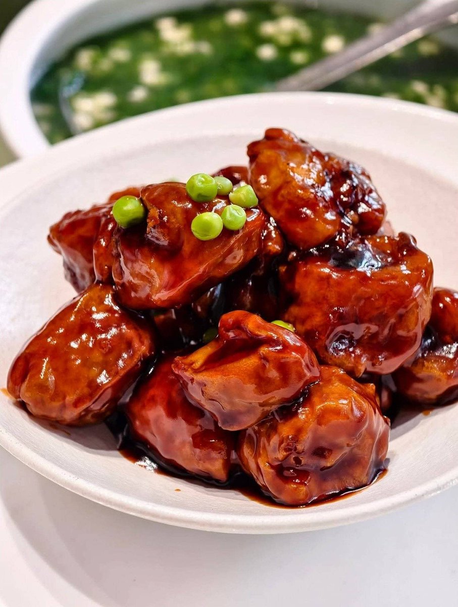 ibrahim57391912's tweet image. Taste the bold flavors of Thailand!  Our Thai Basil Chicken (Pad Krapow Gai) stir-fries fresh basil, tender chicken, and savory oyster sauce—spicy, aromatic, and perfect with rice. A quick trip to Bangkok, one bite at a time.  #ThaiFood #PadKrapow #FoodieJoy