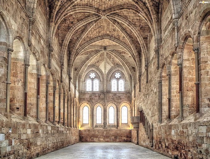 arteviajero_com's tweet image. Hoy os presento el Monasterio Cisterciense más grande de Europa. Se trata de Santa María de Huerta (Soria), aquí brilla de manera especial el magnífico refectorio y su elegante claustro que combina los estilos gótico y renacentista ⬇️⬇️⬇️
arteviajero.com/articulos/mona…
#FelizLunes #arte