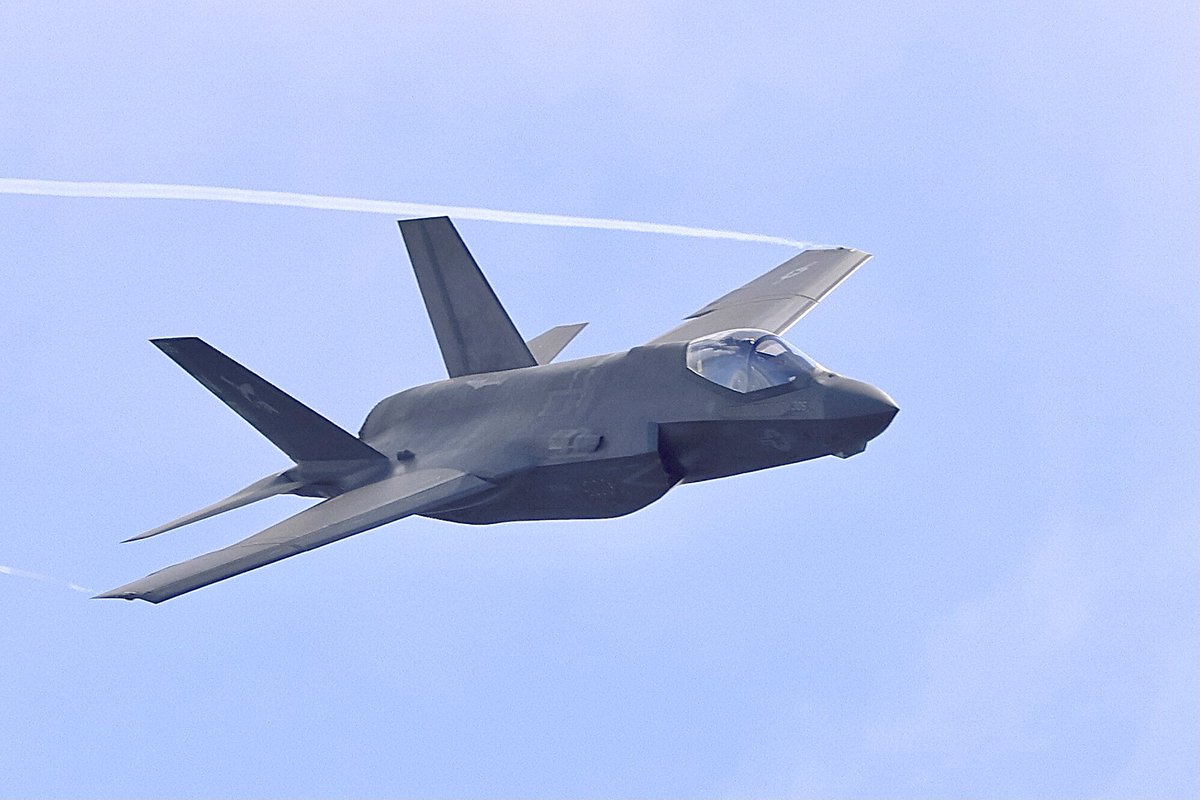 ORIONMK3's tweet photo. 2026.05.01 岩国基地　F-35C Lightning II demonstration team  F-35C Jason #305 https://t.co/j2ypkpugCJ