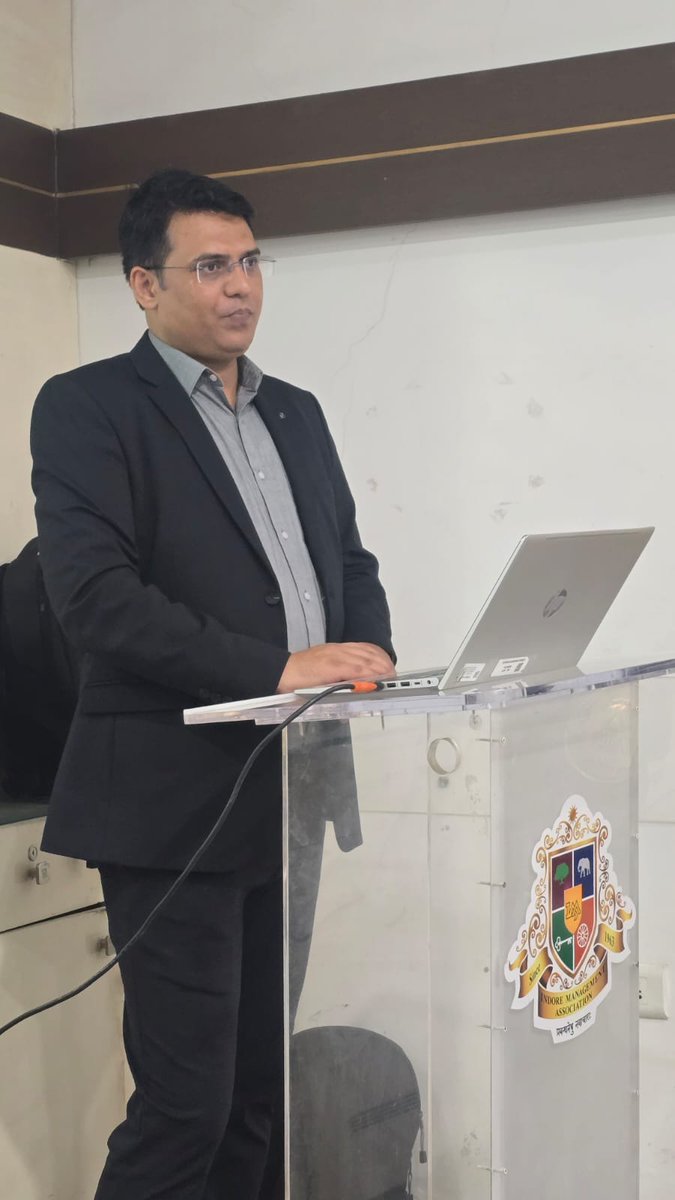 IMAIndore's tweet image. Clarity creates leaders ✨

Session 3 at Indore Management Association focused on Leadership &amp;amp; Vision Building — helping students set goals and design their future 🚀

#Vision #Leadership #IMA