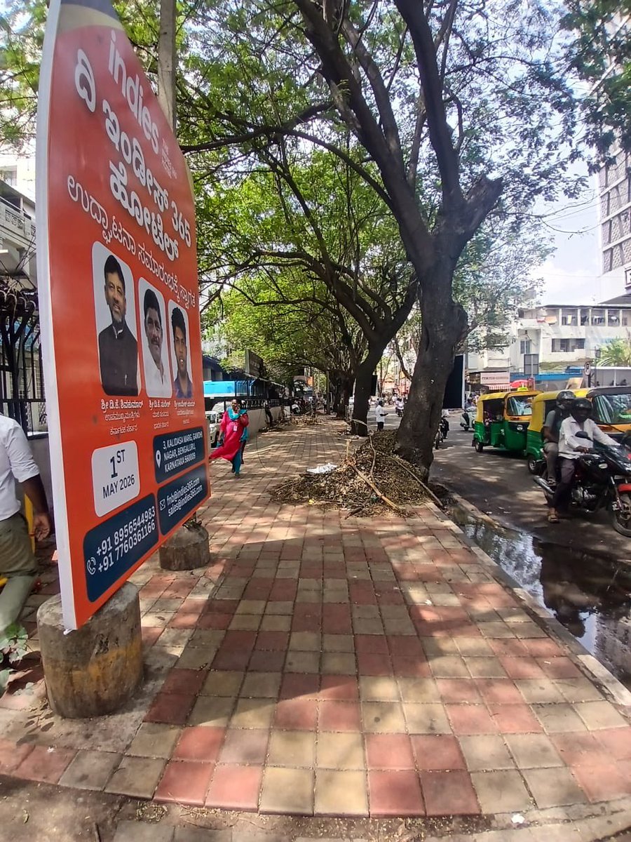 Mamathamnaik's tweet image. ಮೆಜೆಸ್ಟಿಕ್‌ ಹತ್ತಿರದ ಕಾಳಿದಾಸ ರಸ್ತೆಯಲ್ಲಿ 5 ದಿನಗಳಿಂದ ಇಷ್ಟೊಂದು ಕಸವನ್ನು ಹಾಗೆ ಬಿಟ್ಟಿದ್ದು, ಗಬ್ಬು ನಾರುತ್ತಿದ್ದರೂ #BBMP ಏನೂ ಮಾಡದೆ ಆರಾಮಾಗಿದೆ.
ಒಂದು ಮಳೆಗೆ #bengaluru ತತ್ತರಿಸಿದ್ದು, ಮೂಲಸೌಕರ್ಯಗಳನ್ನು ಅಭಿವೃದ್ಧಿ ಪಡಿಸಬೇಕಾದವರು ಕಾರ್ಯಕ್ರಮಗಳ ಉದ್ಘಾಟನೆಗಳಲ್ಲಿ ಬ್ಯುಸಿಯಿದ್ದಾರೆ.

@DKShivakumar 

#BengaluruRain