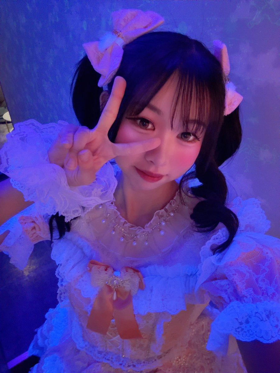 初3回し✨見に来てくれた方ありがとうございました‼︎\(//∇//)\
何回ライブしてもコールは嬉しいねぇ〜疲れ吹っ飛んでギア上がりまくっちゃう😹😹オレンジ🧡ペンラ振ってくれてる方いて幸せな気持ちになりまひた😽💘❤️‍🔥
次のライブも待ってるよ〜　#マシュマロドロップ