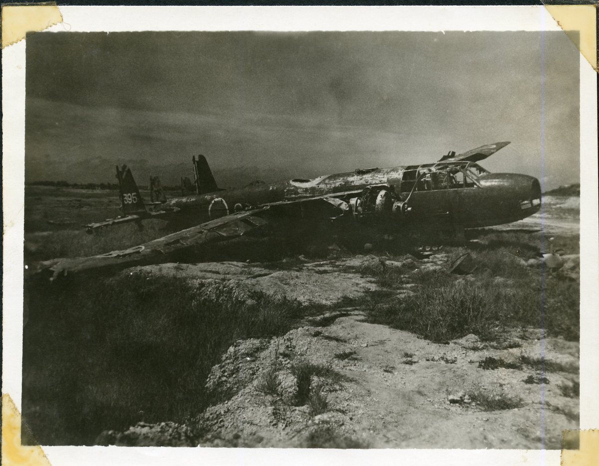 古写真をスキャンしてみました。 九六式陸攻 場所や年代不明です。 裏に、『A Betsy Bomber』のメモ書きがありますが、一式陸攻の ...