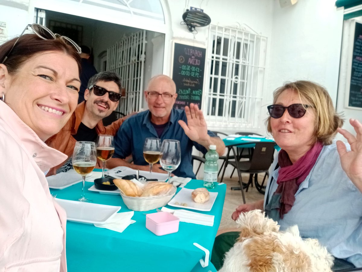 antoniocruz_r's tweet photo. Un mes de abril con el reencuentro, en el Sur, con viejos y buenos amigos: Paul Schietekat, artista flamenco e hijo del poeta experimental Paul Snoek (al que traduje hace años), y con el también poeta Roger Wolfe. #Schietekat #PaulSnoek #RogerWolfe https://t.co/VXBCSaF3P3
