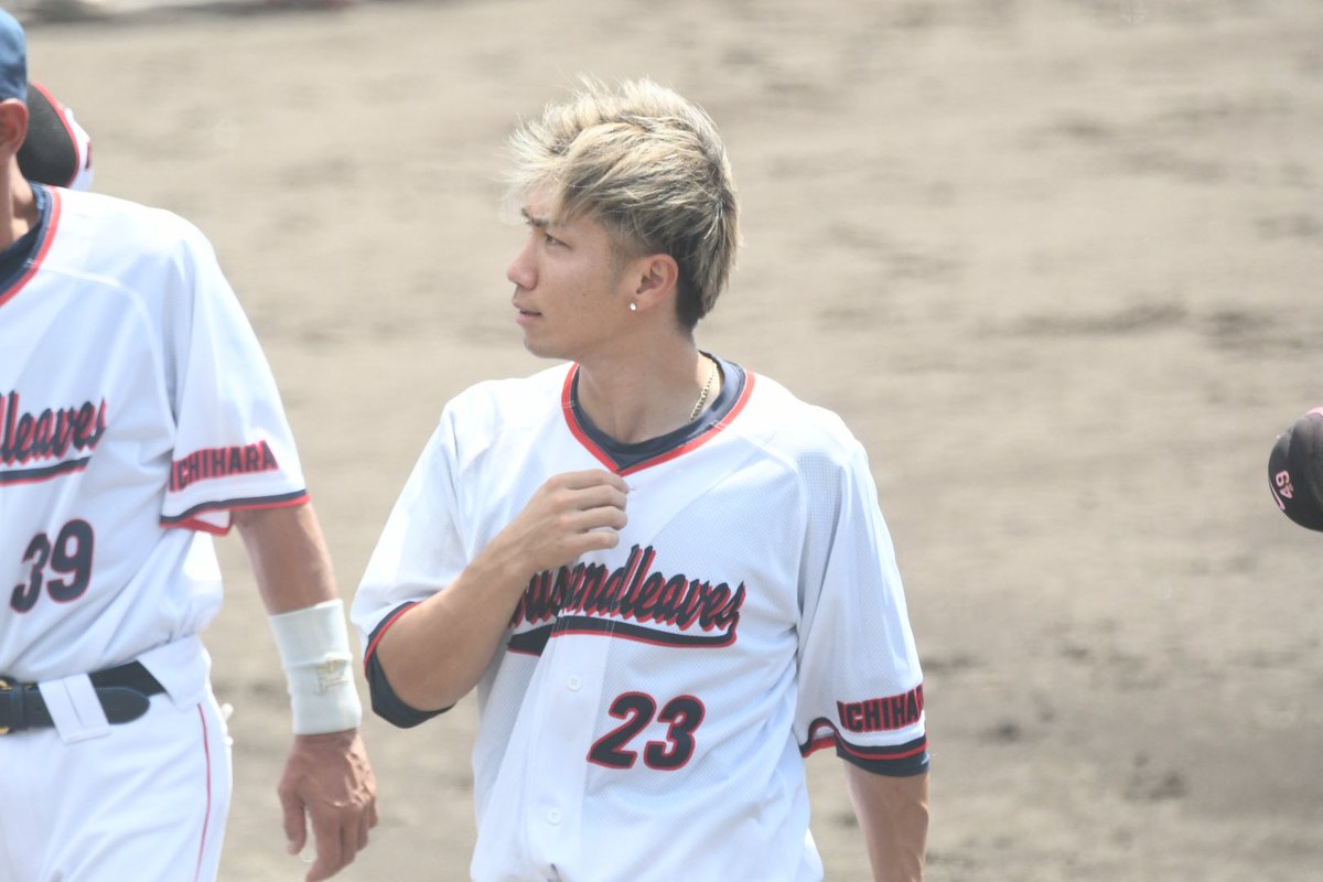 itemae_spirits's tweet photo. サウザンリーフ市原・村岡勇樹選手（千葉経済大附属高〜桜美林大〜NTT東日本）。

本日のクラブ選手権千葉県大会準決勝・千葉熱血MAKING戦に1番センターでスタメン出場。4打数1安打でした。

N東を退団後、プロボクサーとなり、野球も再開して「二刀流」をこなしているすごいお方。 https://t.co/sJbxy9Dg8i