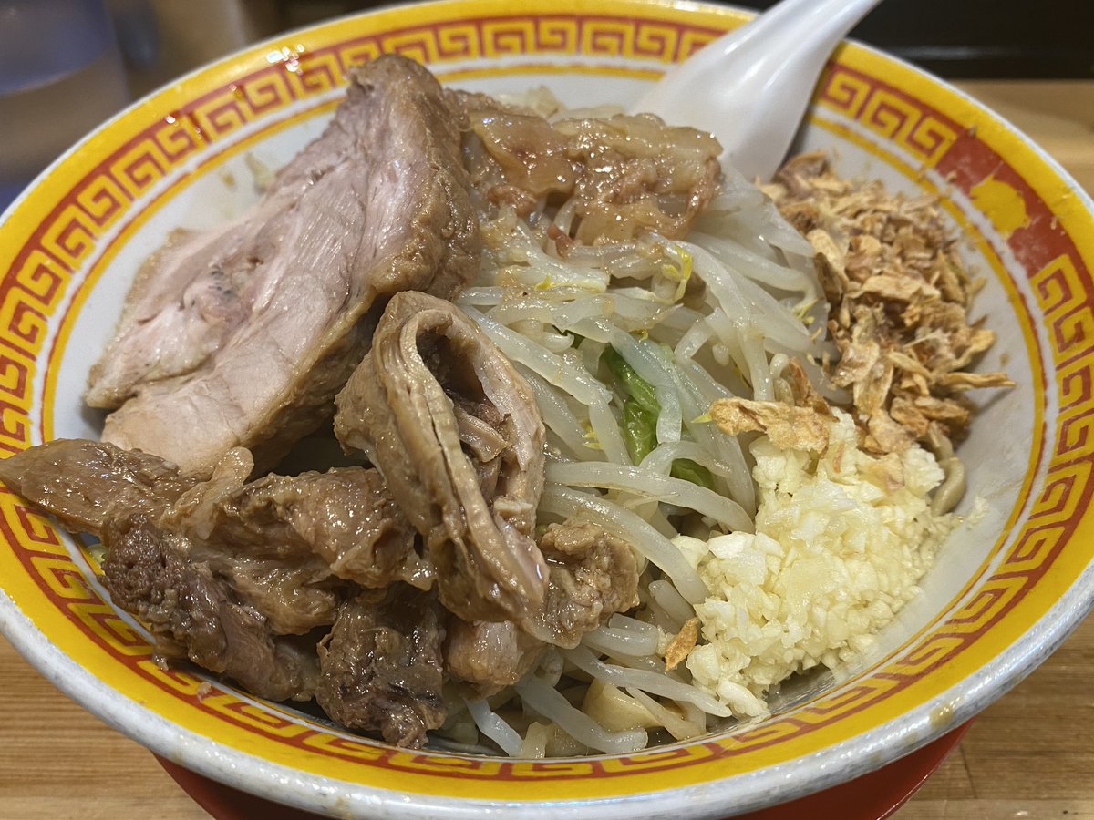 Main_Kinomoto's tweet photo. 駅前で髪切った足でほぼ3ヶ月ぶりにえどもんど中野店にて汁なし150gを。250gいけるかなと思ってたけどやっぱりこの量が今の自分には適量だった。美味し。 https://t.co/QSKCKfxqtA