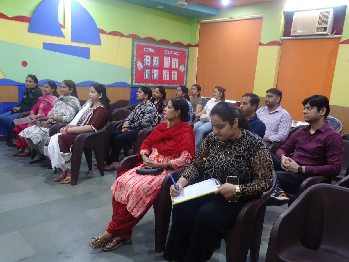 MMPublicschool1's tweet photo. between parents and teachers for the overall growth and development of students.

#OrientationProgramme2026 #CBSEUpdates #ParentTeacherPartnership #HolisticEducation #StudentDevelopment #CompetencyBasedLearning #ExperientialLearning #EducationMatters #SchoolOrientation https://t.co/BQmlWFZBbL