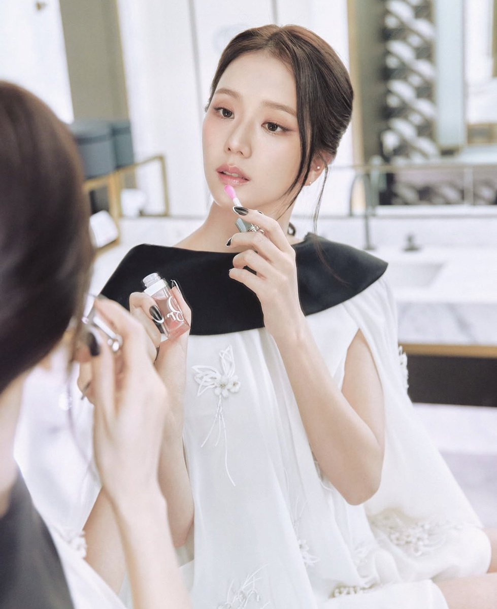 JISOO NEWS tweet media