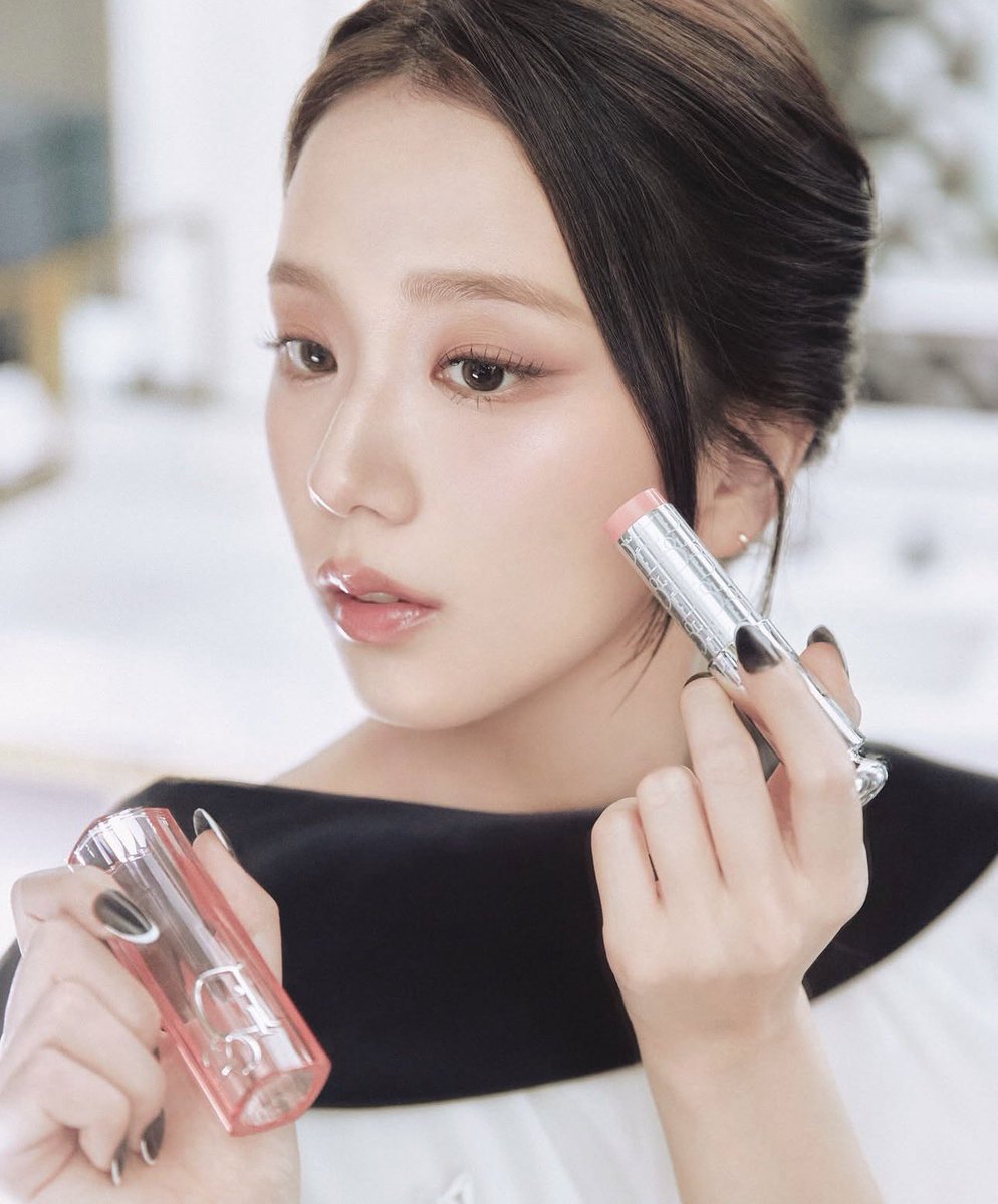 JISOO NEWS tweet media