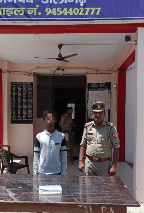 aligarhpolice's tweet image. #Aligarh । #AligarhPolice
थाना छर्रा पुलिस टीम द्वारा मु0अ0सं0 101/26 धारा 109(1)/351(2)/352/3(5) बीएनएस से संबंधित अभियुक्त को मय घटना में प्रयुक्त चाकू सहित गिरफ्तार करने के संबंध में-
#UPPolice