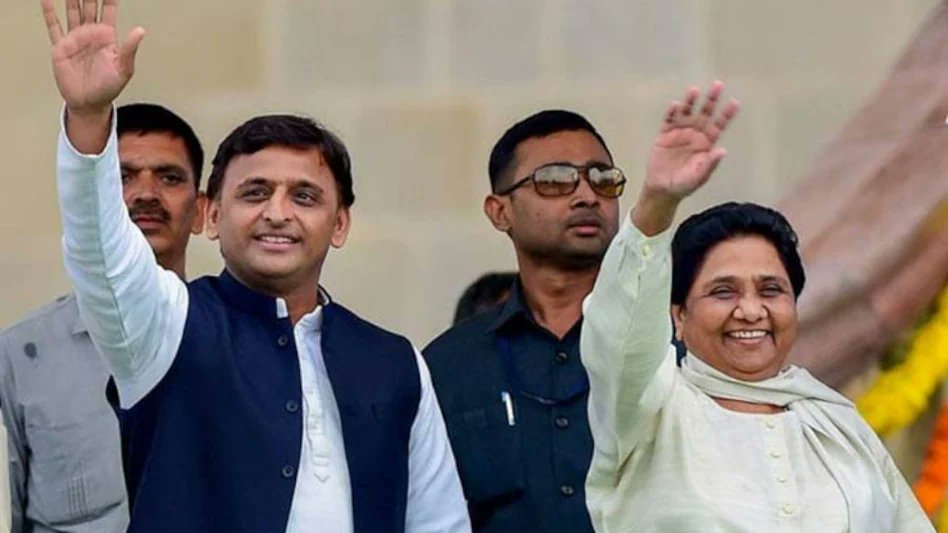 इस बार अगर सपा और बसपा आपसी लड़ाई में उलझी रहीं, तो फायदा सीधे बीजेपी को होगा।
समय है ego नहीं, strategy दिखाने का।
एकता होगी तभी मुकाबला होगा, वरना मैदान एकतरफा हो जाएगा।
#UPChunav2026 #OppositionUnity #UPPolitics #VoteSmart #Loktantra