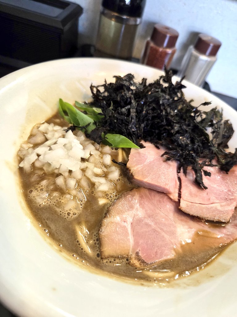 nariri6453's tweet photo. ゴールデンウィーク…
恒例の名店めぐり…
やっぱり…
うんまい。。。

#トイボックス
#麺処晴 https://t.co/CR8YGjooay