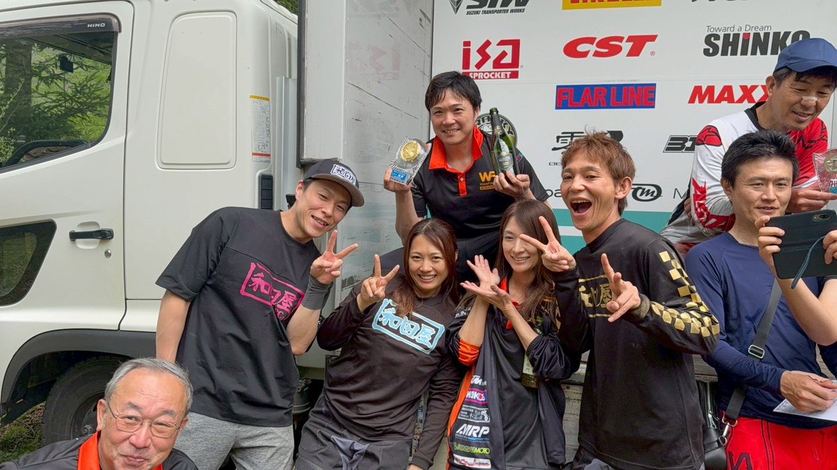 Wave_Factory's tweet photo. #WEXガイア
いつものダブエン。
入賞したもののイイとこナシ。
結果に不満。
練習・・・は、しない。
チーム員は大活躍しました!!🏆
前日に@daishi900a さんに撮ってもらったのがGood!
#WaveFactory
#KTM川崎中央
#MRP
#鹿沼木霊の森 https://t.co/1wQKzH5PJk