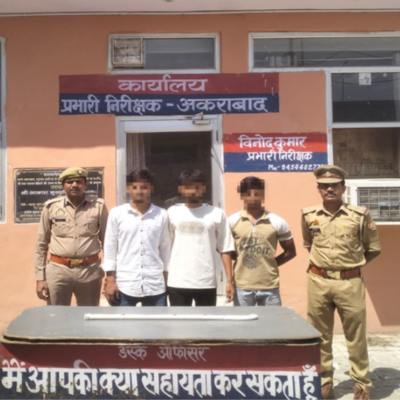 aligarhpolice's tweet image. #Aligarh । #AligarhPolice
थाना अकराबाद पुलिस टीम द्वारा मु0अ0सं0 192/2026 धारा 191(2)/191(3)/190/115(2)/352/109(1) बीएनएस में वाछिंत 03 अभियुक्तों को मय घटना में प्रयुक्त एक लोहे के हैंडपम्प का हत्था सहित गिरफ्तार करने के संबंध में-
#UPPolice