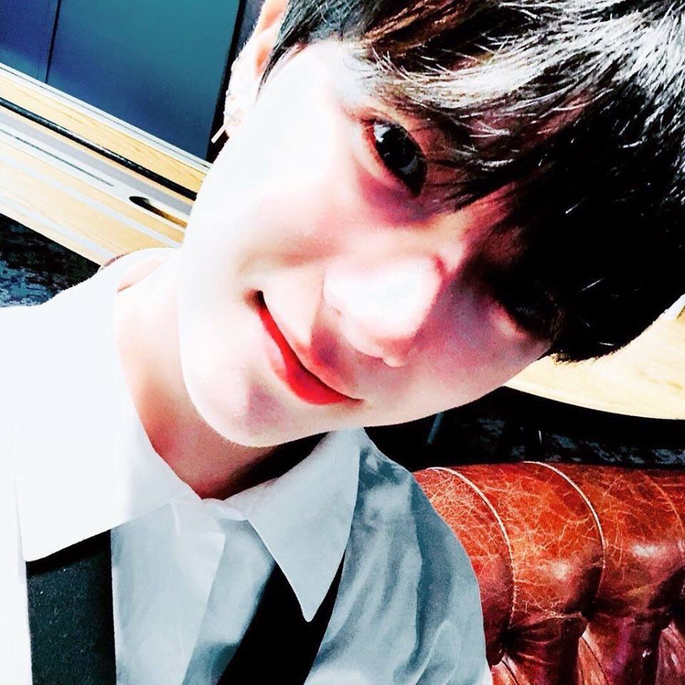 dkfzhd_'s tweet photo. 데뷔 전부터 이미 너무나 완성형임 https://t.co/5hX2z56tCS