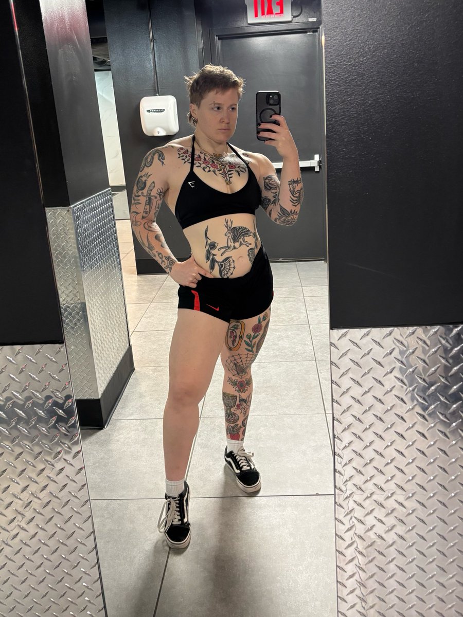 lesbian lifts tweet media