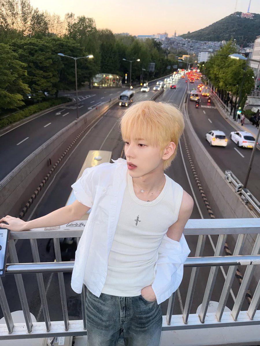 KohiThaiFc's tweet photo. New!! 

หล่อมากครับโคฮี ผมสีนี้สดใสดีจัง ~ 🐥 
https://t.co/9Rola6fYju
#KOHI #JUNGHYUN #정현 https://t.co/iohU1nUEeY
