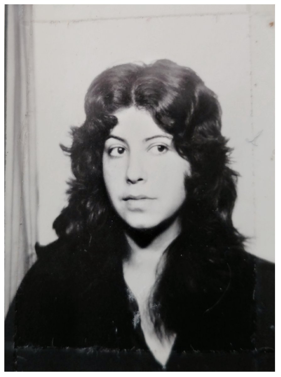 LizaCowanDesign's tweet image. the original #photobooth  photo, redone by grok.
