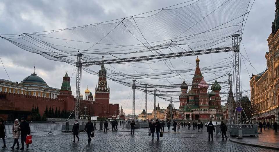 fucius49's tweet image. Pour le soleil Moscovite. L'astre, pas le détraqué. #moscou #drones #filet #poutine